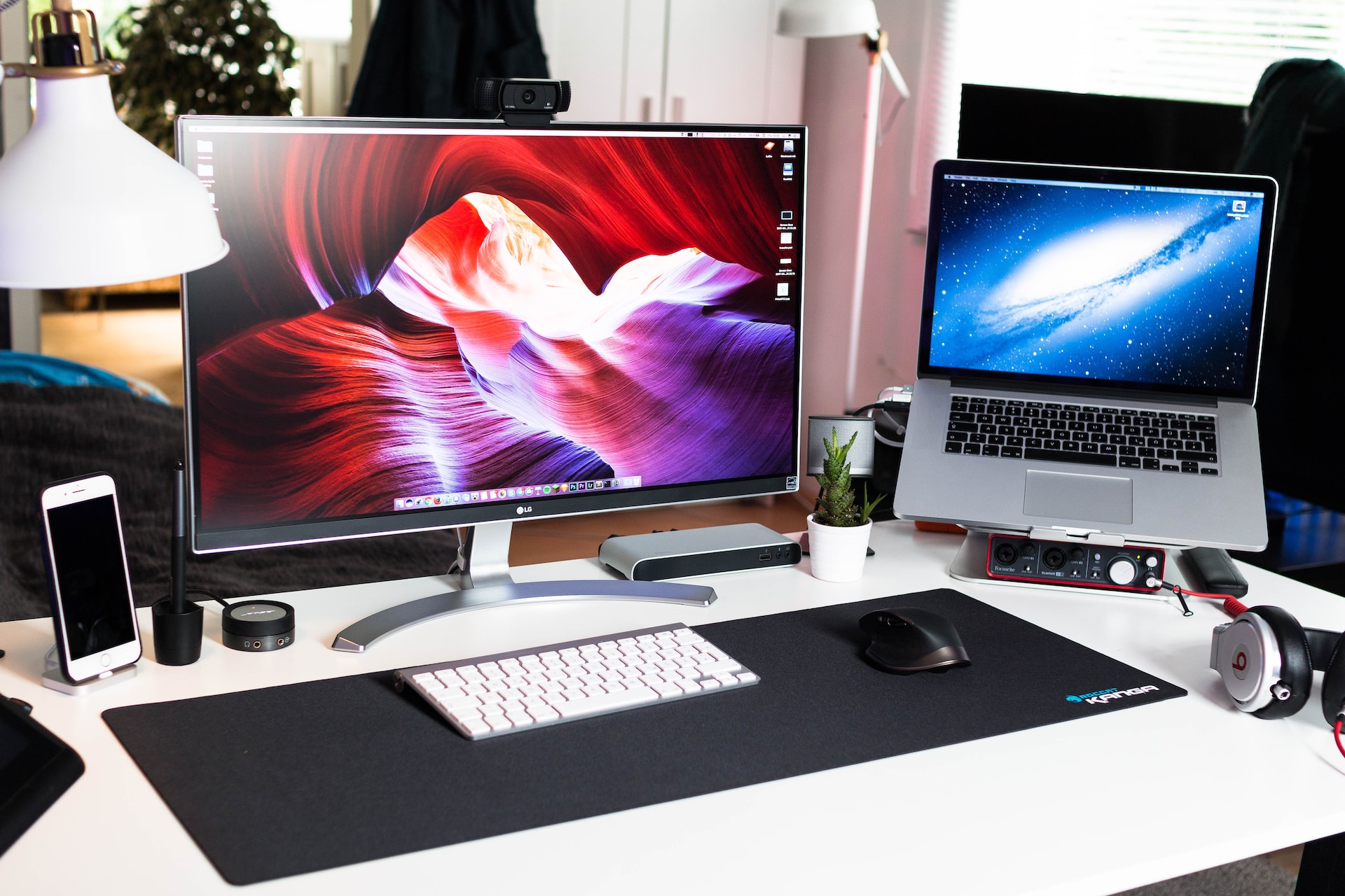 Increasing Productivity With Dual Monitors
